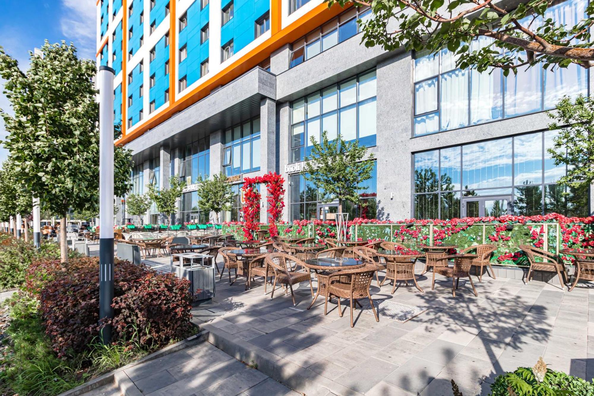 Y,E,S Апартаменты Напротив Сада, Центр Города Nur-Sultan  Exterior photo